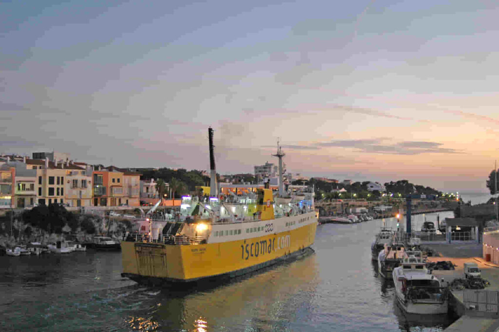 Adiós al buque Nura Nova, el amarillo japonés de Iscomar