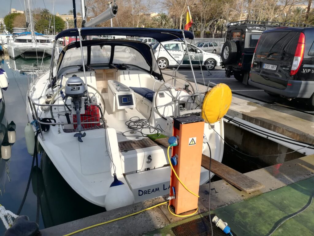 La Guardia Civil toma declaración a los tripulantes del Dream Land tras su llegada a Palma