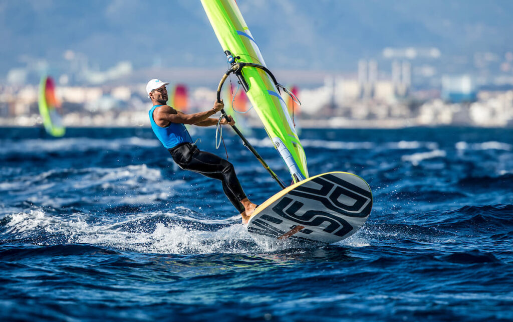 Iván Pastor se clasifica para la medal race del Campeonato de Europa de RS:X que se disputa en Mallorca