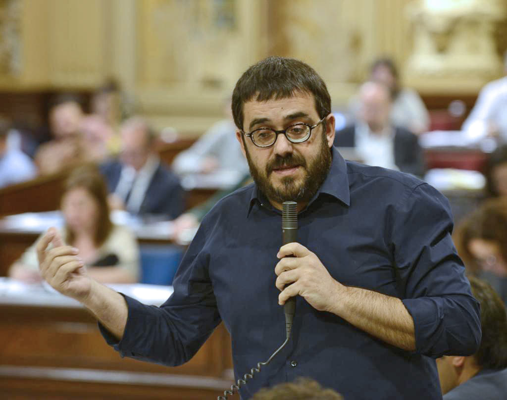 Denuncia de los navegantes contra Medi Ambient por los vertidos de aguas residuales