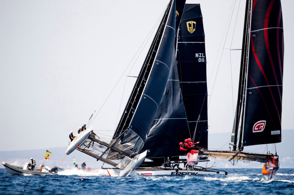 Duelo de leyendas olímpicas en los catamaranes voladores de la Copa del Rey MAPFRE