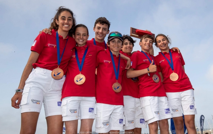 España gana el bronce por naciones en el Europeo de Optimist