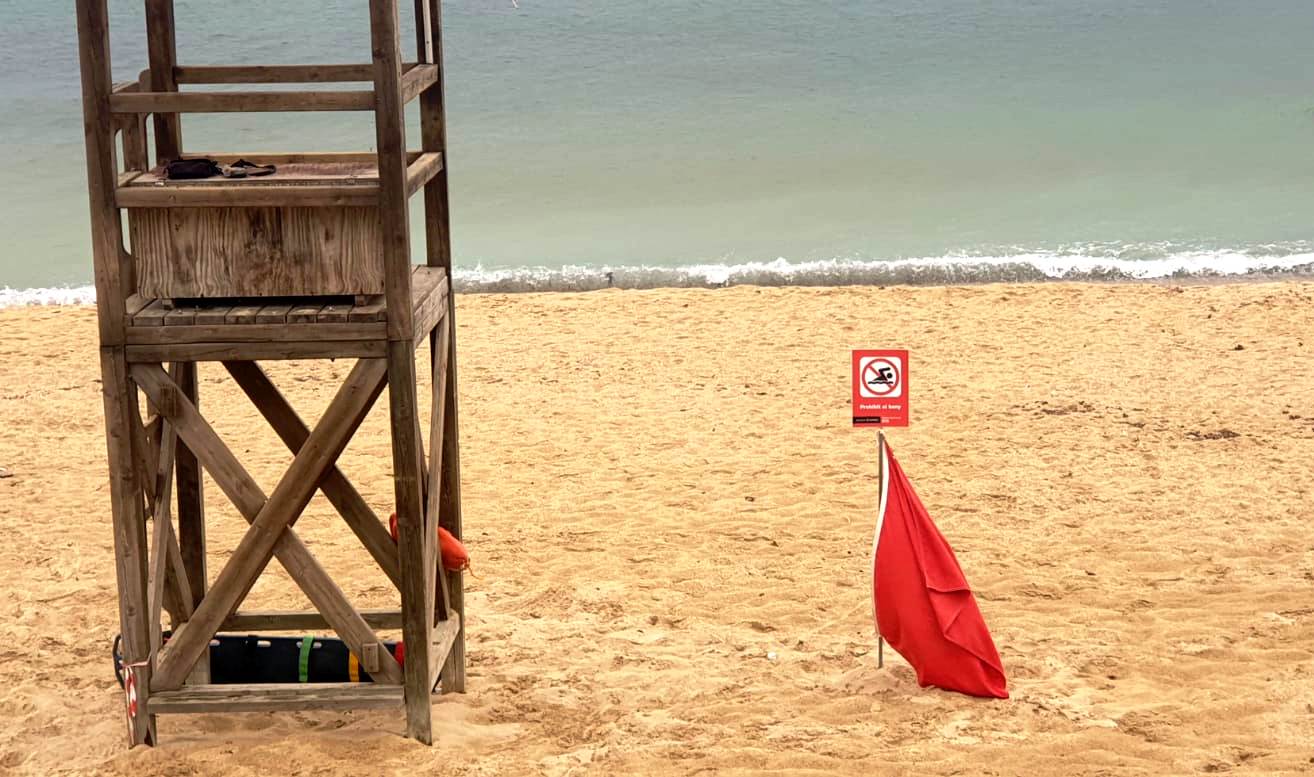 Cerradas por vertidos las playas de Can Pere Antoni y Ciudad Jardín