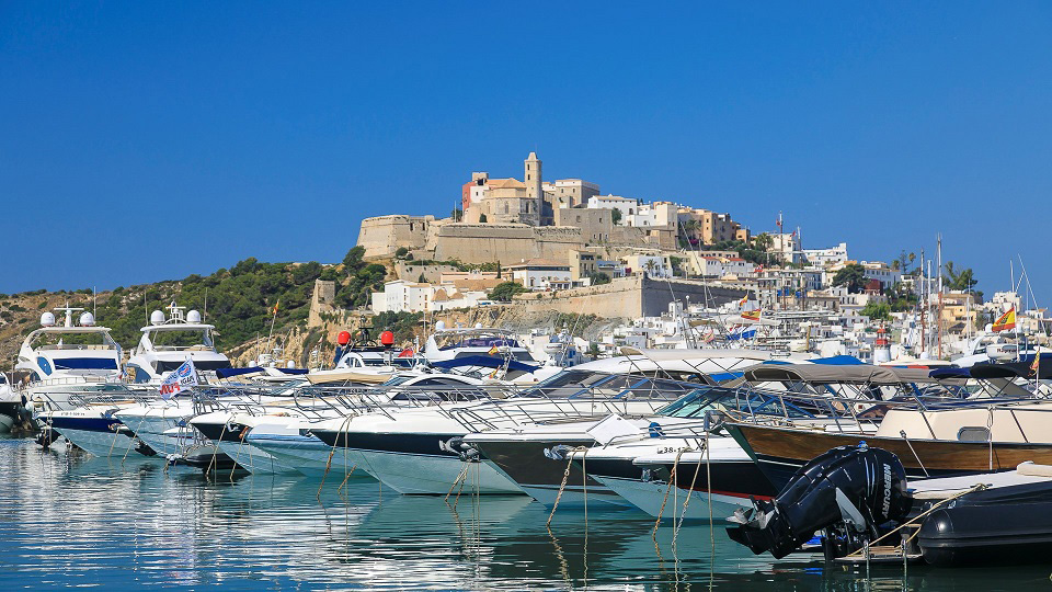 Los usuarios de Marina Botafoch, preocupados por la transición de la concesión en pleno verano