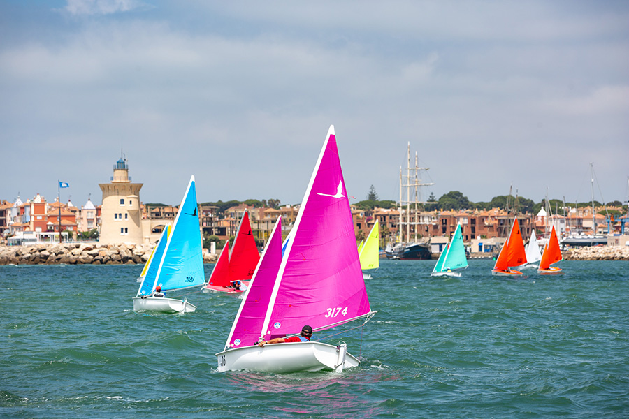 Un total de 89 regatistas participan en el Mundial de vela adaptada