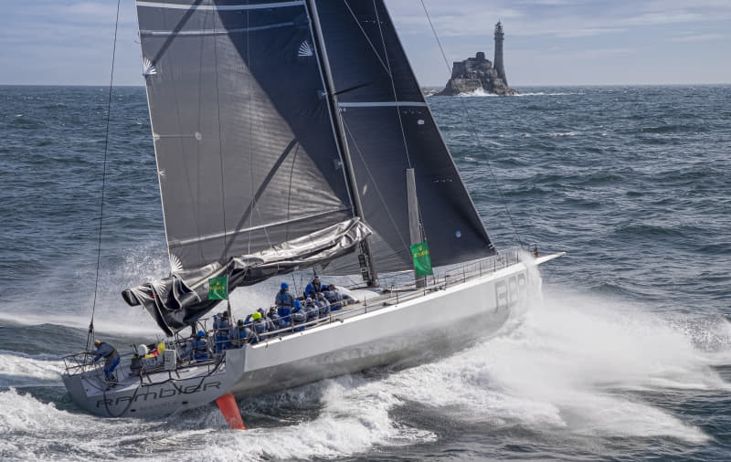 El Rambler 88 roza el récord en la Rolex Fastnet Race