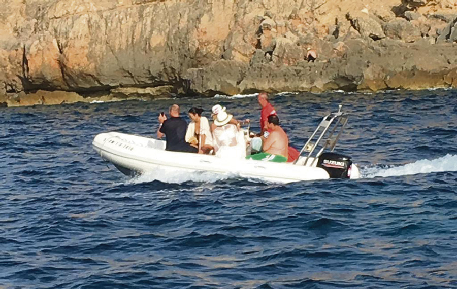 Campo de boyas de Cala Blava: la polémica que no cesa