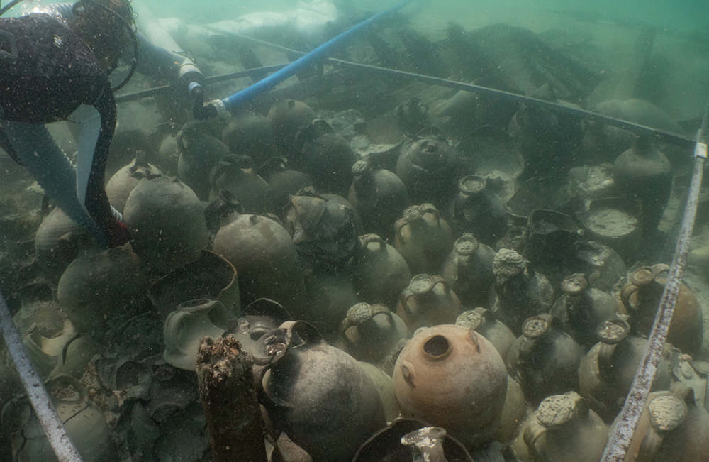 Patrimonio recupera un centenar de ánforas halladas en Can Pastilla