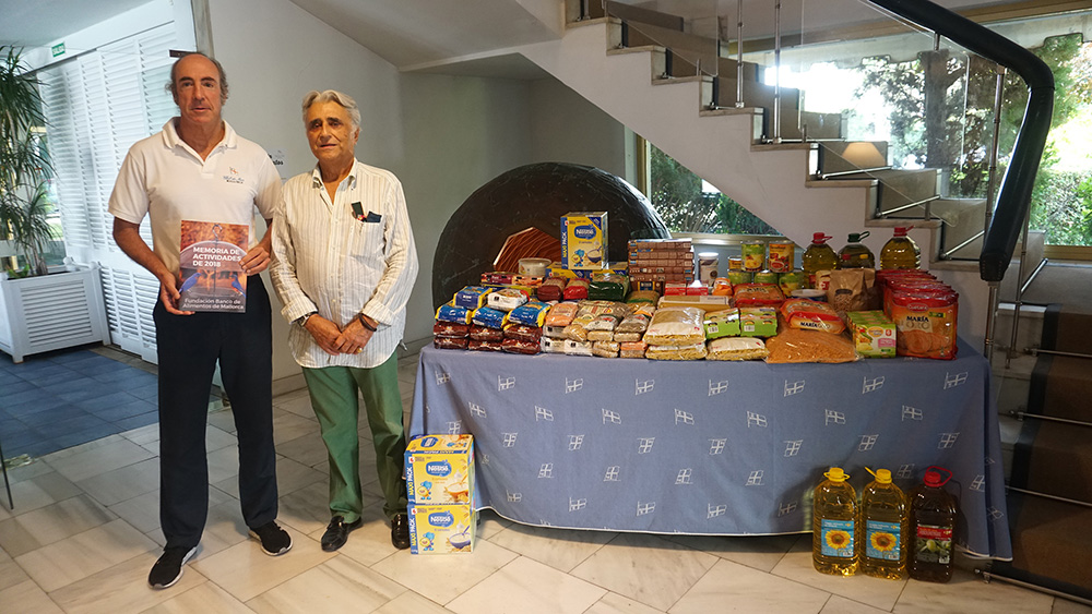 Donación del Club de Mar Mallorca al Banco de Alimentos