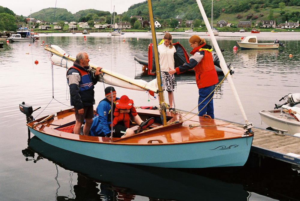 «Los barcos grandes obtienen la gloria, los pequeños hacen a los navegantes»