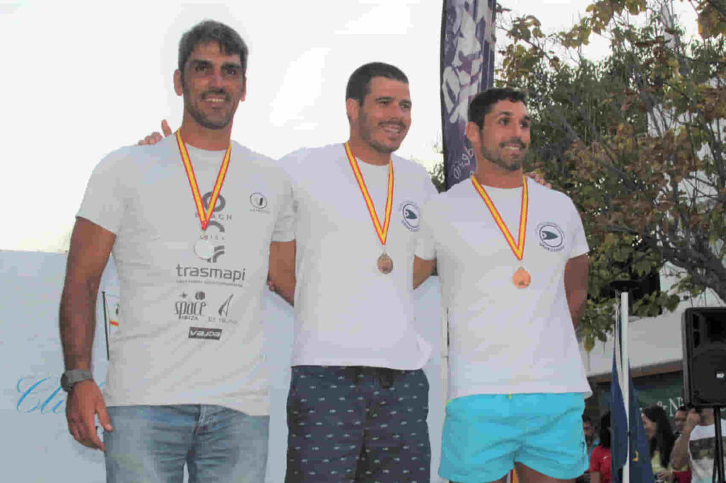 Esteban Medina y Chloë Bunnett se proclaman campeones de España de Kayak de mar