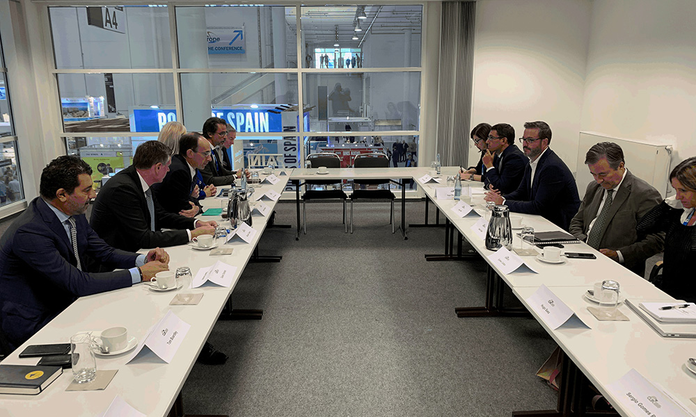 El Govern se reúne con las navieras para limitar las llegadas de cruceros