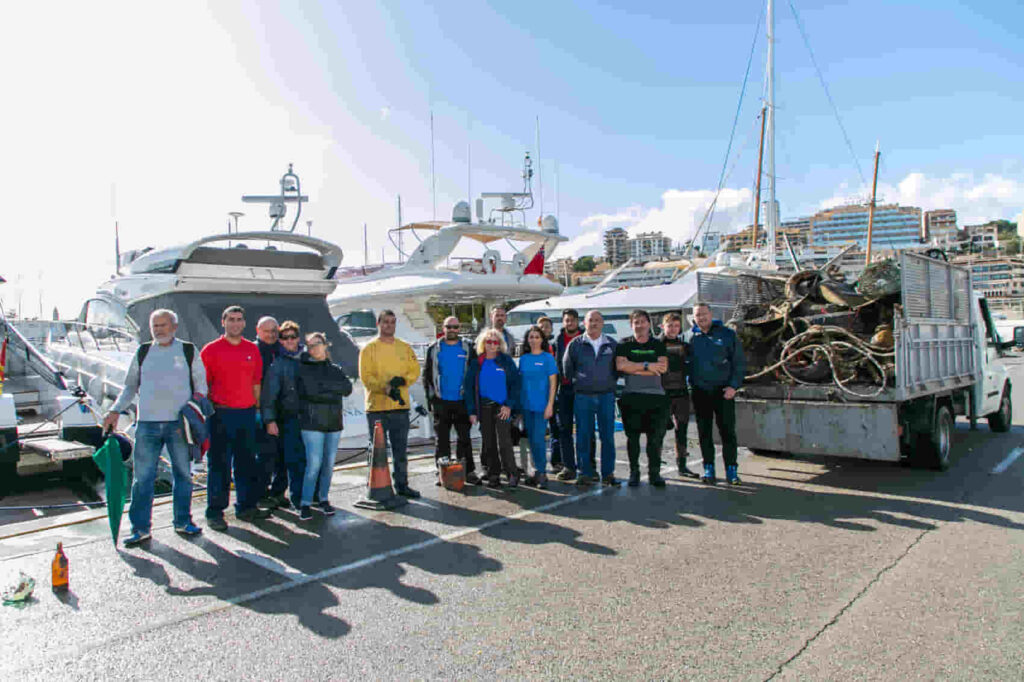 Más de 8.000 kilos de residuos retirados del fondo marino del Club de Mar