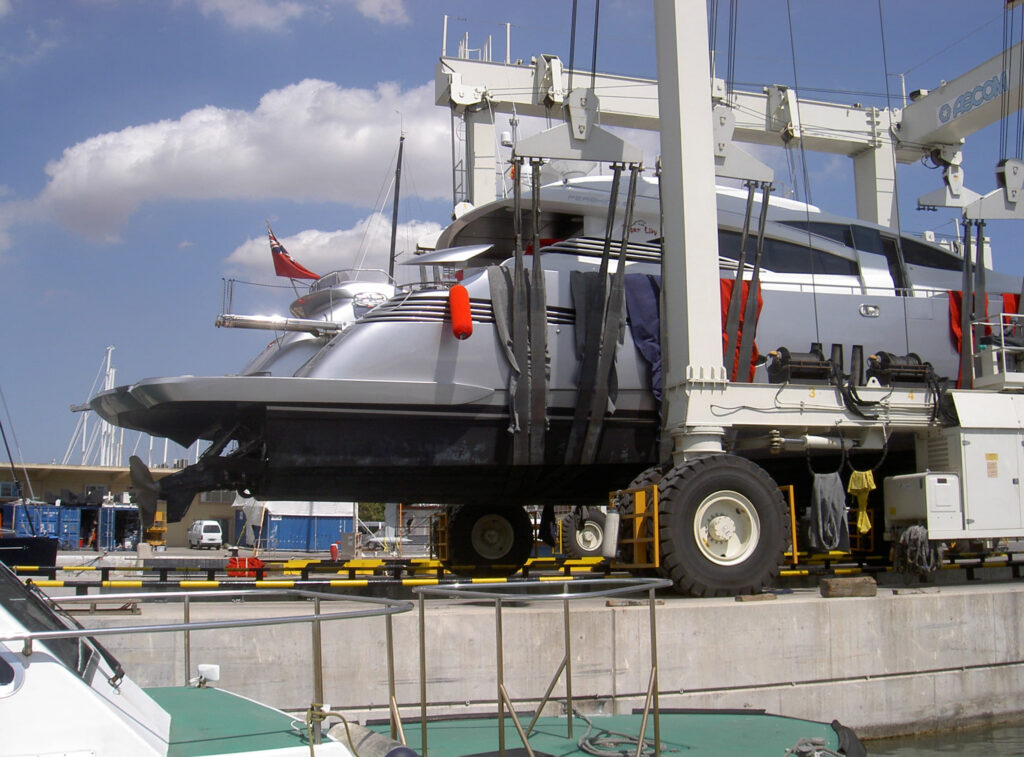 Los empresarios expresan en la Cámara de Comercio su indignación por la «mordida» de la APB