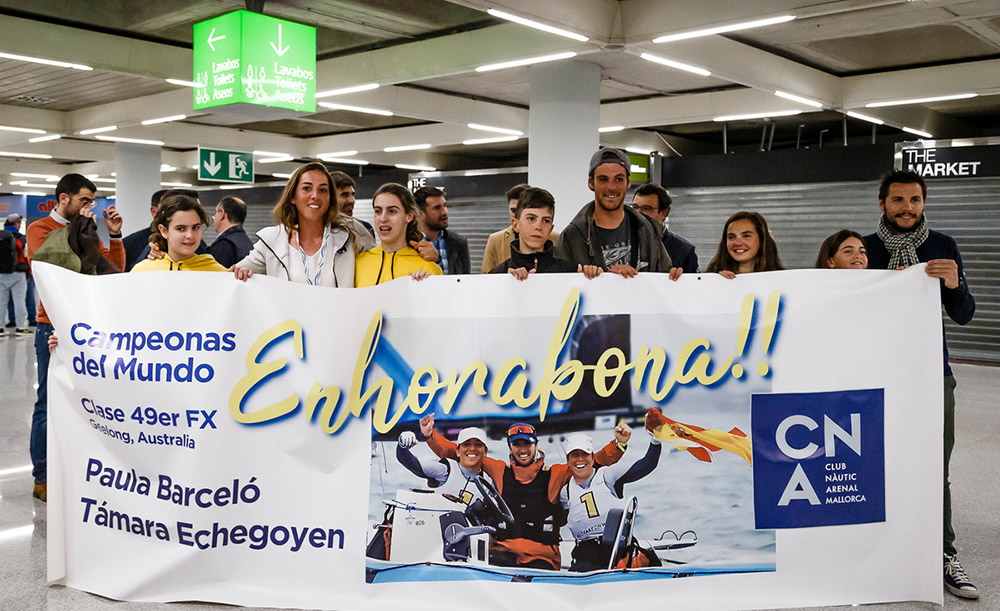 Gran recibimiento a Paula Barceló, campeona del Mundo de 49erFX