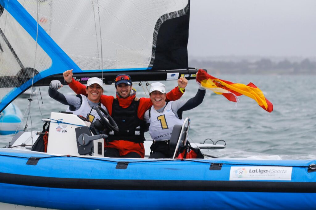 La mallorquina Paula Barceló y la gallega Támara Echegoyen, campeonas del mundo de 49er FX