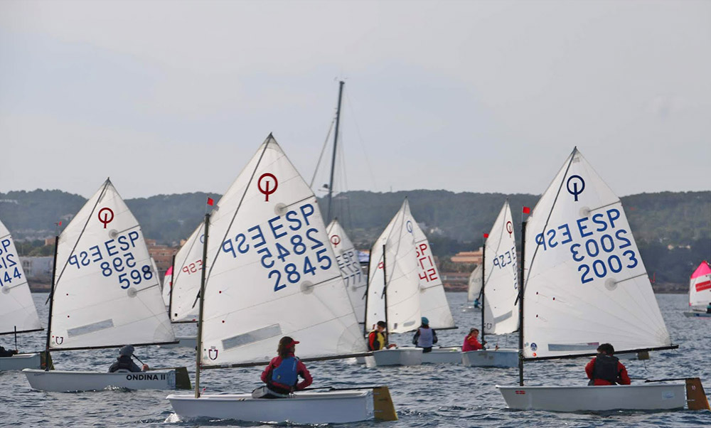 La bahía de Portmany acoge el Trofeo UK Construcciones