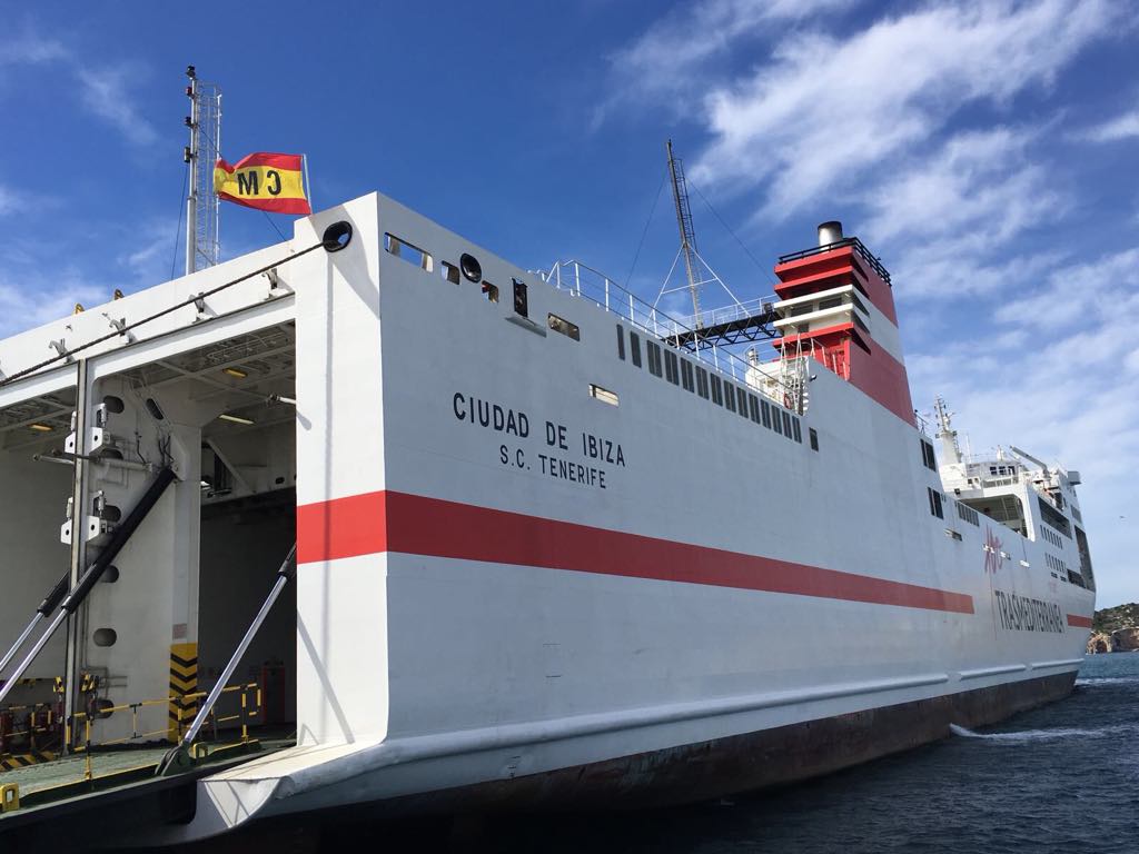 Trasmediterránea conecta de nuevo Valencia e Ibiza con ferry