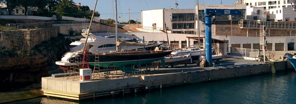 Una empresa apoderada por la hija de Díaz Ferrán gana el concurso de los históricos Astilleros Llompart