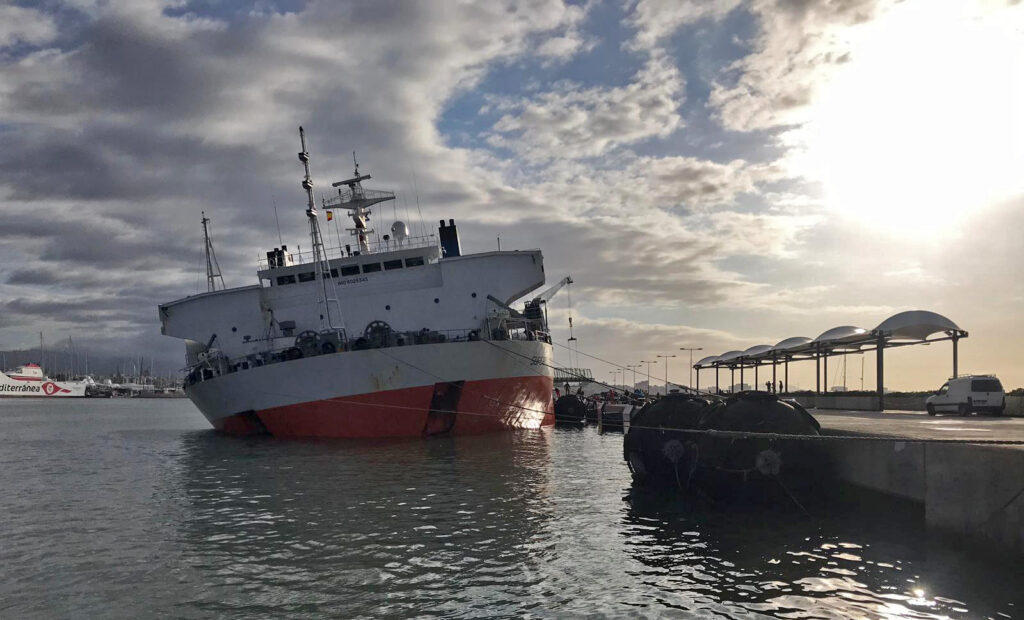 El Juzgado Marítimo inmoviliza el buque que estuvo a punto de hundirse en Palma