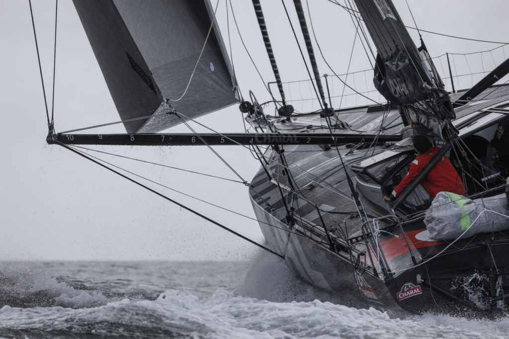 Jérémie Beyou se coloca al frente de la flota IMOCA