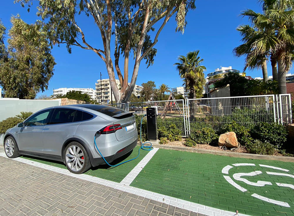 Marina Ibiza fomenta la movilidad de vehículos eléctricos
