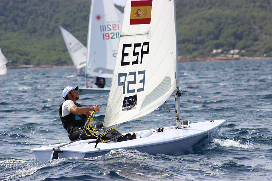 Roselló escala al cuarto lugar del Campeonato de España de Laser