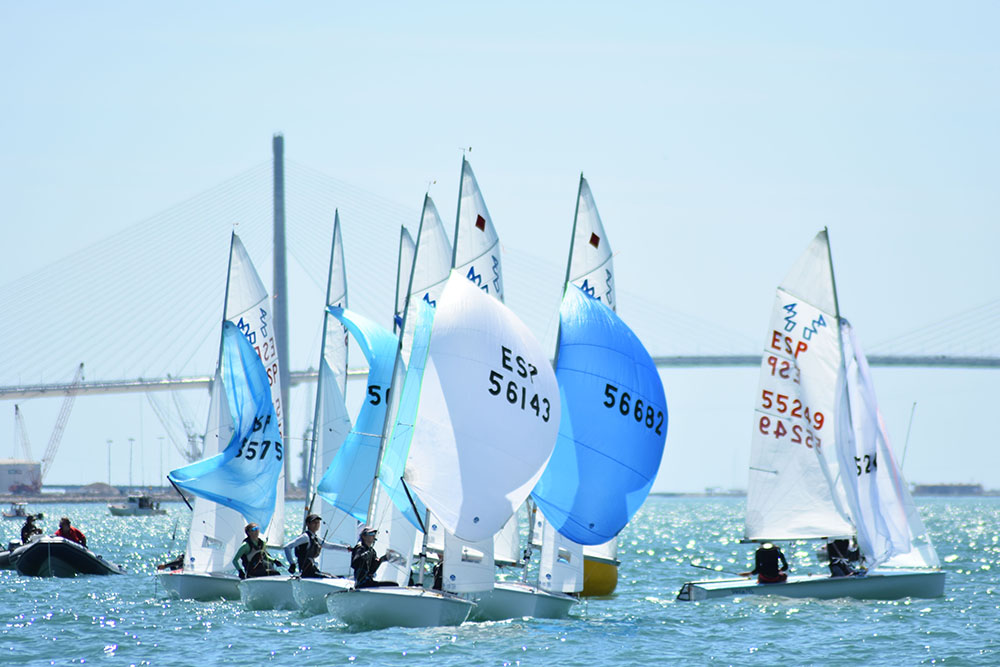 Ballester y Perelló lideran del Campeonato de España de 420