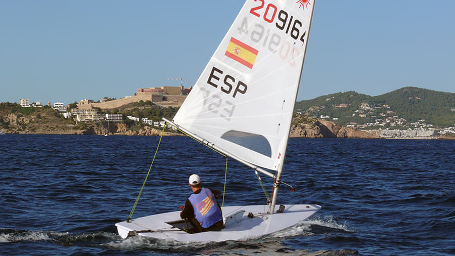 Los favoritos siguen en cabeza del Campeonato de España de Laser