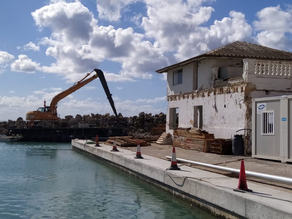 Molinar: 15 días vs 100 años