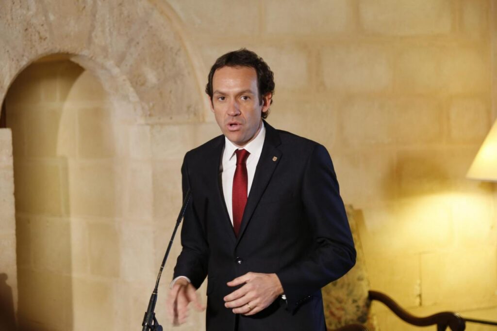 Los navegantes tiran del carro de un sector náutico adormecido