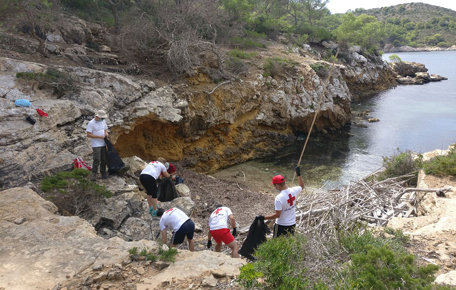 El 93,8% de la basura marina de Cabrera es plástico