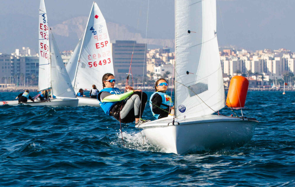 Neus Ballester y Andrea Perelló, premio Timón de Vela 2020