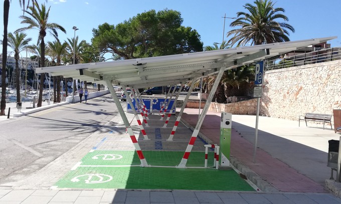 Los puertos estrenan puntos eléctricos de carga de vehículos