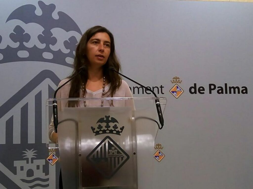 La Fiscalía quiere llevar a juicio a la regidora de Urbanismo por los vertidos contaminantes al mar