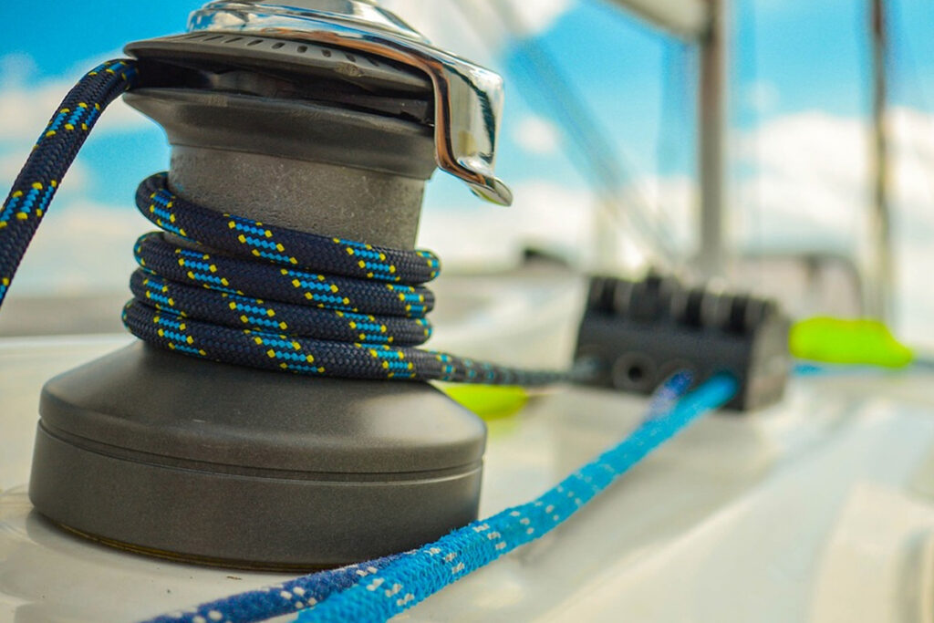 Las academias náuticas anulan la mitad de sus prácticas al ser equiparadas con autoescuelas