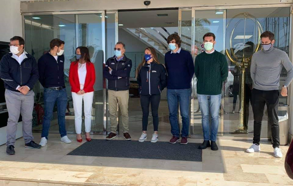 Las autoridades felicitan a Silvia Mas por su oro en el Mundial