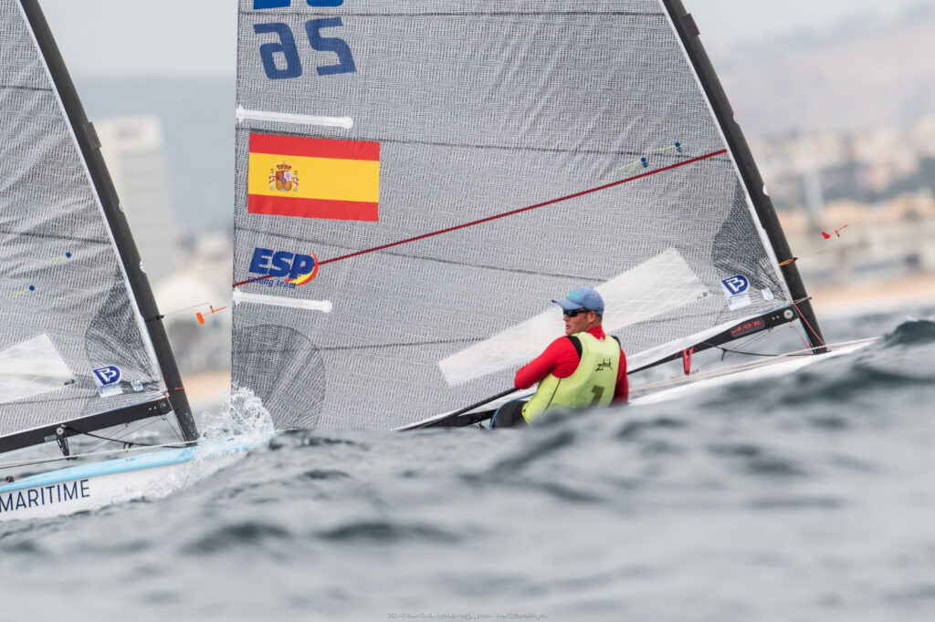 Cardona se cuelga el oro Sub 23 en el Campeonato de Europa de Finn