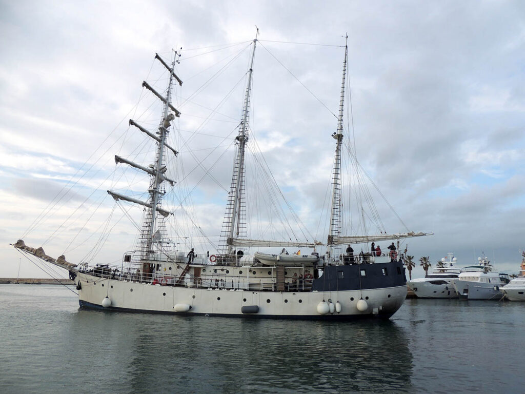 Una goleta que es un campus universitario