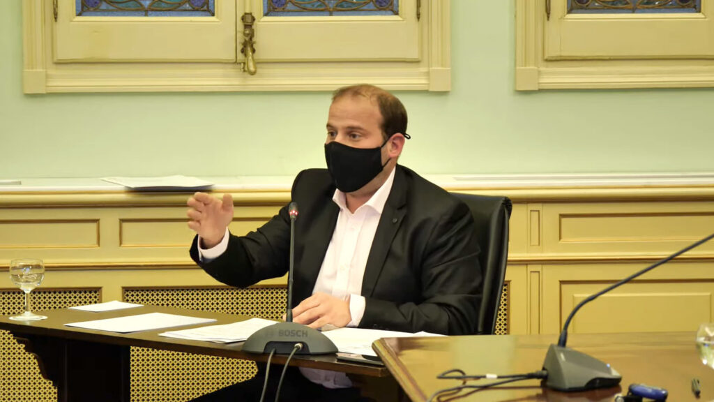 El conseller Mir haría bien en callarse