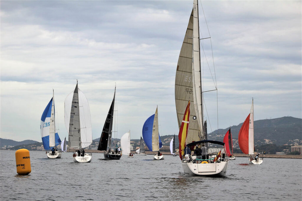 Volta a Mallorca: Atila resiste las encalmadas