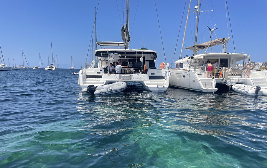 El charter pirata no falta a su cita con el verano de Ibiza