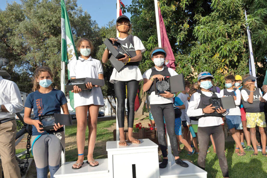La mallorquina Martina Gomila gana el campeonato Ibérico de Optimist