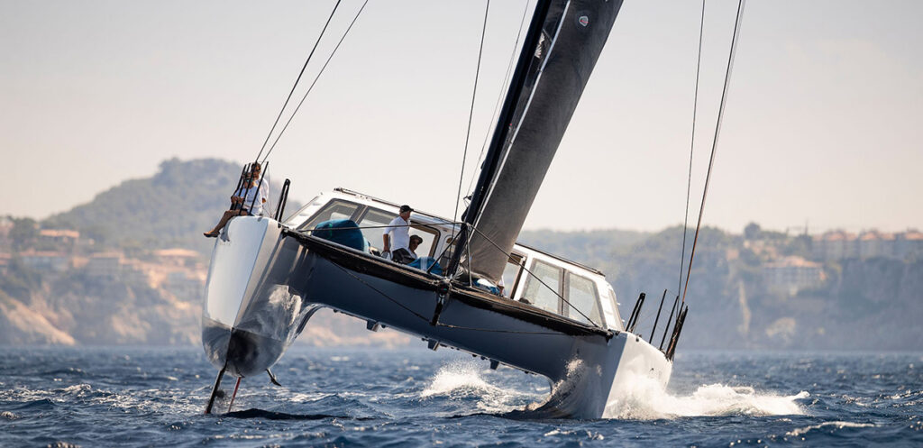 Los supercatamaranes volarán en Port Adriano