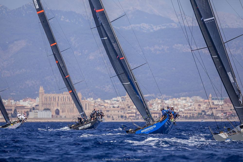 Los TP52 calientan motores en Puerto Portals