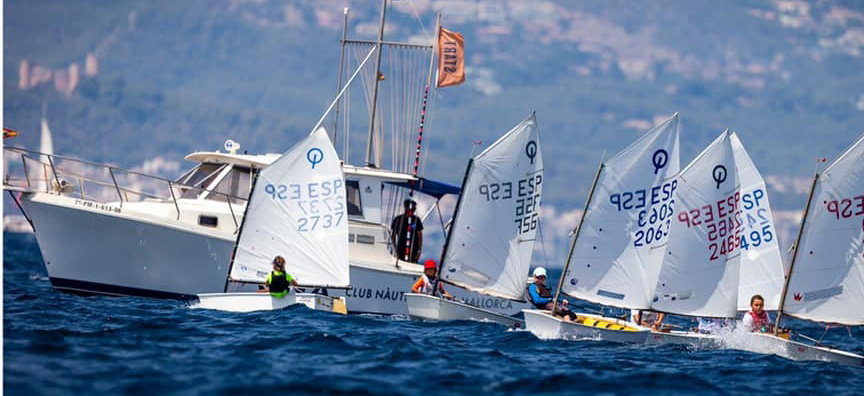 120 regatistas luchan por el triunfo en el primer fin de semana del Gran Día de la Vela