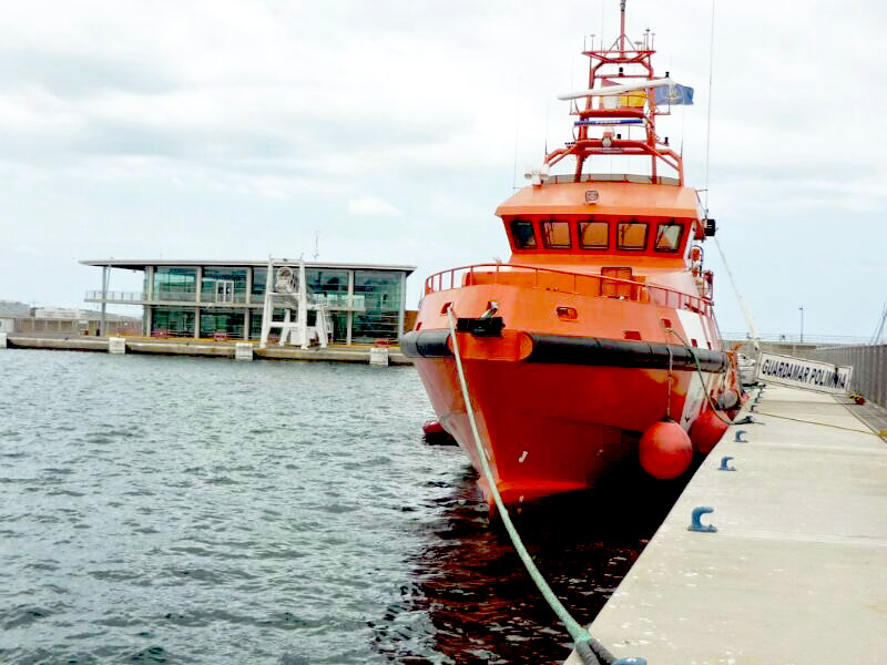 Herida muy grave tras quedar sus piernas atrapadas entre el pantalán y una lancha