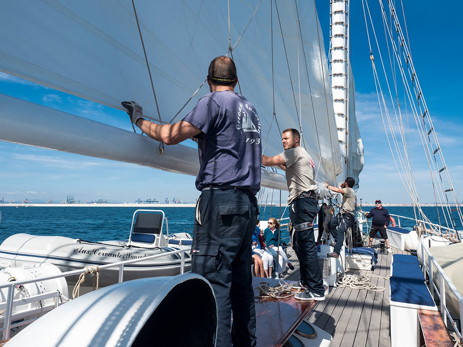 El sector marítimo despunta con un mercado laboral en alza