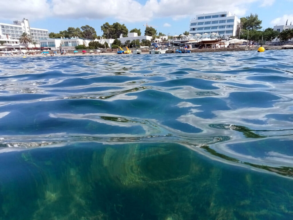 Vertido de mil litros de gasoil en la Bahía de Portmany