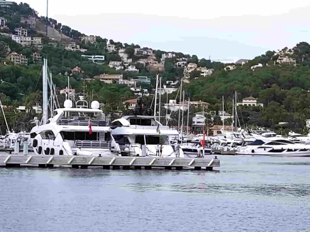 Un martillo para paliar la agitación en el Puerto de Andratx